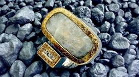 ANILLO PIEDRA LUNA BRUTO RECTANGULAR 3 BRILLANTES PLATA ORO
