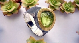 ROUND ROUGH PERIDOT RING IN SILVER AND GOLD