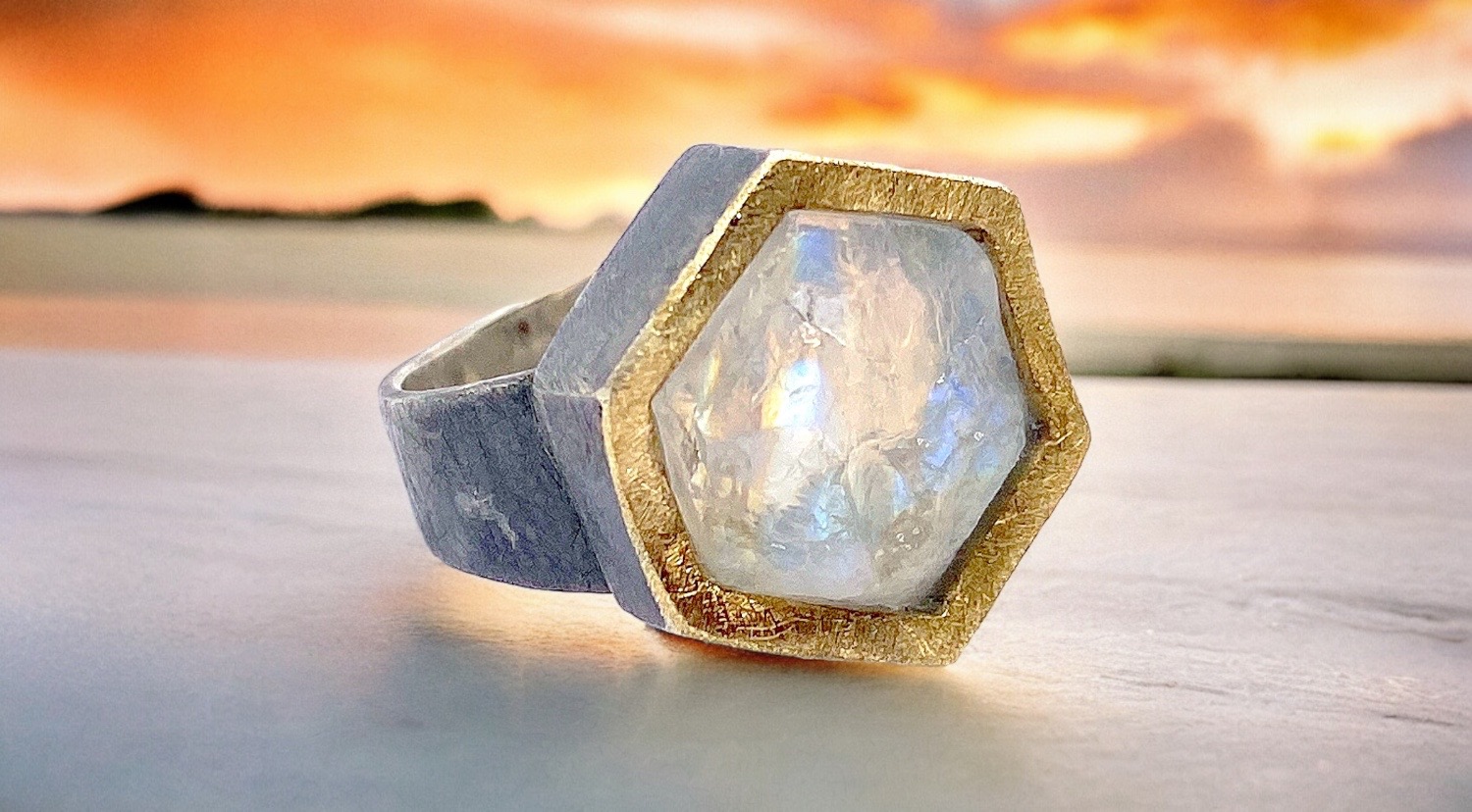 anillo piedra luna bruto hexagonal plata oro