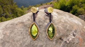 LEAF ROUGH PERIDOT LARGE EARRINGS IN SILVER AND GOLD
