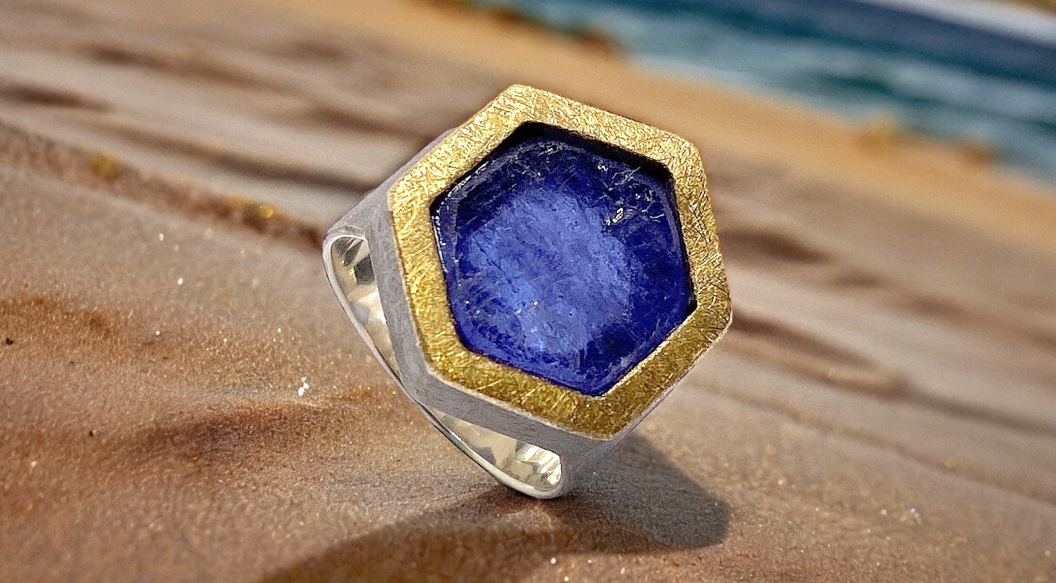 anillo tanzanita bruto hexagonal plata oro