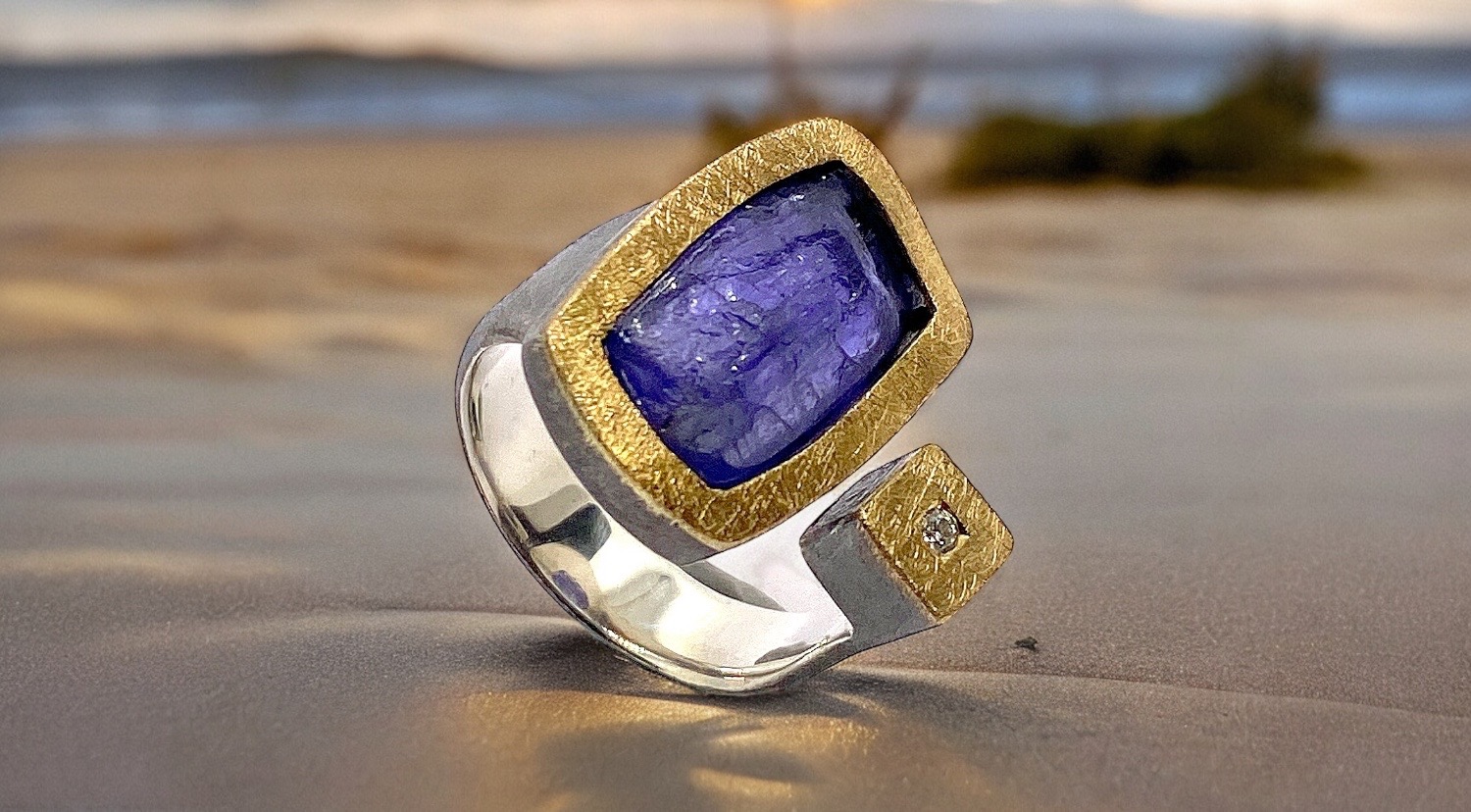 anillo tanzanita bruto rectangular brillante plata oro