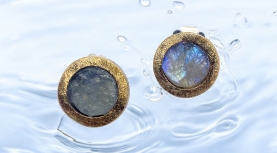 ROUND ROUGH MOONSTONE EARRINGS IN SILVER AND GOLD