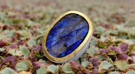 MEDIUM OVAL ROUGH LABRADORITE RING IN SILVER AND GOLD