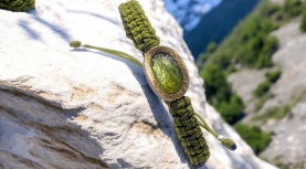 BRAZALETE OLIVINA BRUTO OVAL MACRAMÉ VERDE PLATA Y ORO