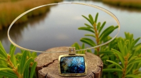 RECTANGULAR ROUGH LABRADORITE PENDANT WITH DIAMOND IN SILVER AND GOLD